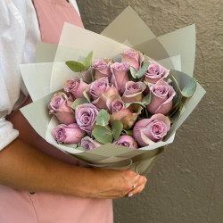 15 фиолетовых роз