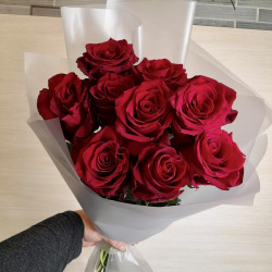 9 бордовых роз